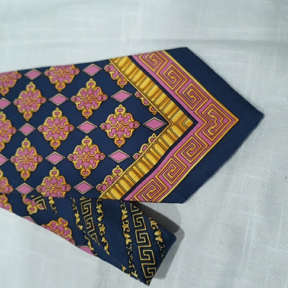 Istante Italian made silk pink and blue tie. 59 inches long. 4 inches wide - Picture 2 of 7